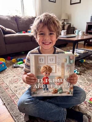 El hijo de Gina St. Clair-Root con su Adorabook